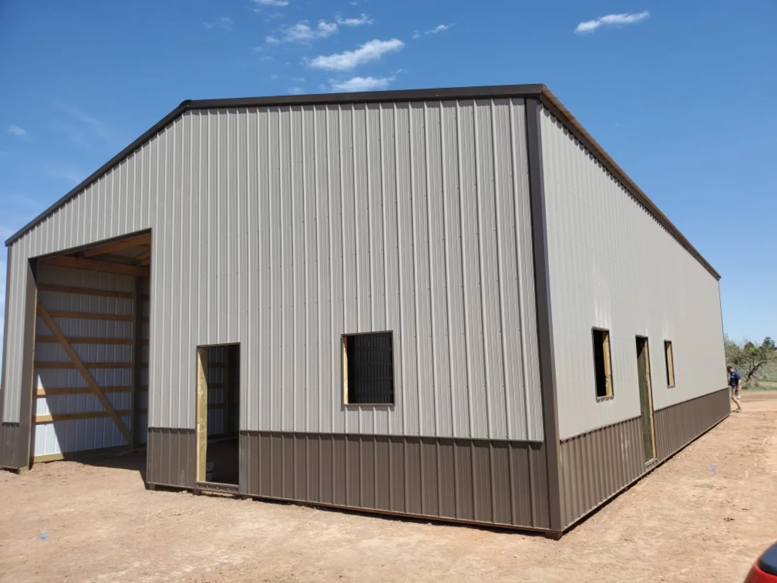 Factors To Consider When Choosing a Contractor For Your Post-Frame Project